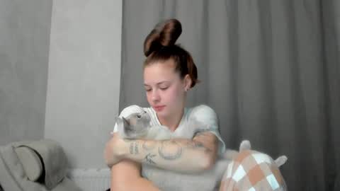 Snapshot of why_again_me chatting on 04-12-26, 06:57 Veronica online show from 04-12-26, 06:57