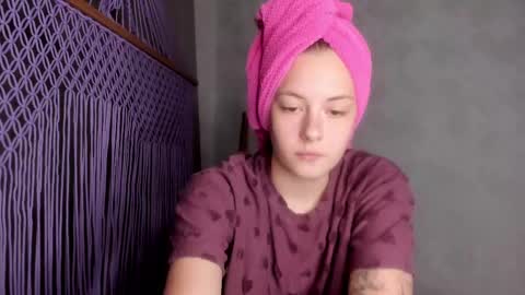 Veronica online show from 05-31-26, 07:48