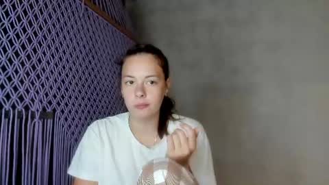 Veronica online show from 06-19-26, 08:12