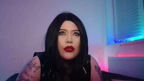 Snapshot of wickedxqueen chatting on 10-31-25, 07:59 Laura online show from 10-31-25, 07:59