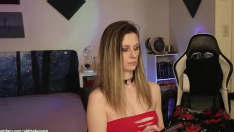 Snapshot of widthofapeach chatting on 12-15-25, 12:26 Gretchen Jimmy online show from 12-15-25, 12:26