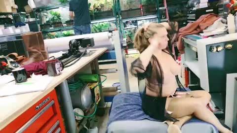 Snapshot of wifen_heels chatting on 01-12-25, 10:43 WifeNheels online show from 01-12-25, 10:43