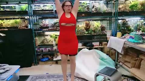 Snapshot of wifen_heels chatting on 04-26-26, 10:07 WifeNheels online show from 04-26-26, 10:07