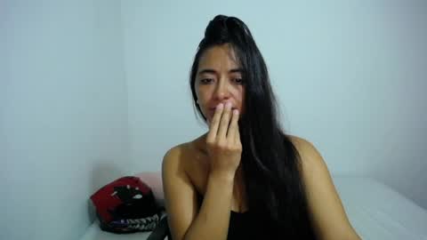 Snapshot of wifhot chatting on 06-17-26, 12:18 Ilauren online show from 06-17-26, 12:18