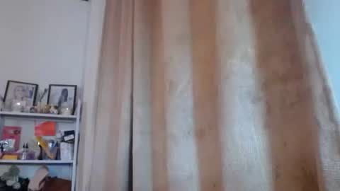 Snapshot of wild_angel08 chatting on 11-21-25, 12:32 angel online show from 11-21-25, 12:32