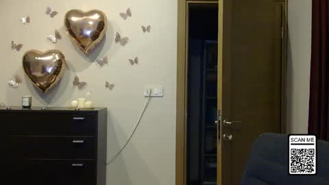 Snapshot of wild_silk_desire chatting on 05-13-26, 06:49 Alina online show from 05-13-26, 06:49