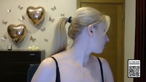 Snapshot of wild_silk_desire chatting on 05-16-26, 06:07 Alina online show from 05-16-26, 06:07