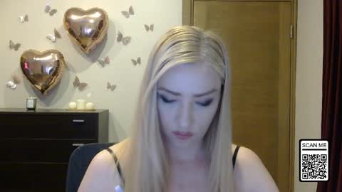 Snapshot of wild_silk_desire chatting on 06-03-26, 03:39 Alina online show from 06-03-26, 03:39