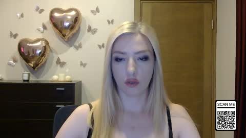 Snapshot of wild_silk_desire chatting on 06-08-26, 03:23 Alina online show from 06-08-26, 03:23