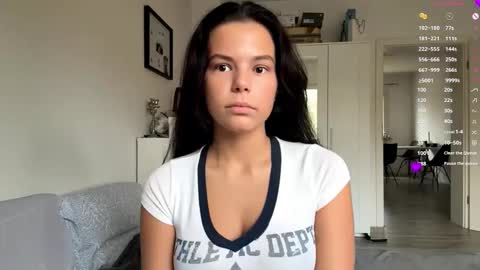 Mia online show from 11-19-25, 08:03