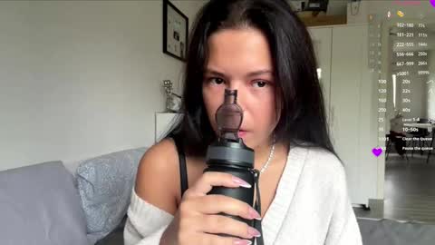 Mia online show from 11-28-25, 08:06