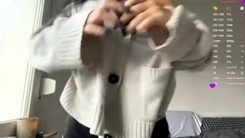 Mia online show from 12-21-25, 08:10