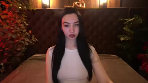 Snapshot of wildkittenx_ chatting on 05-06-26, 06:19 Alena online show from 05-06-26, 06:19