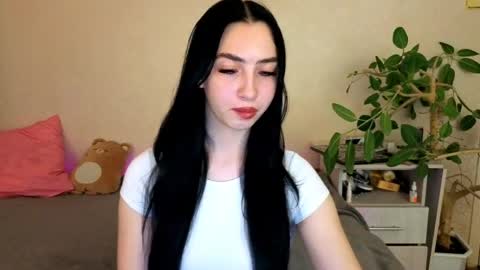 Snapshot of wildkittenx_ chatting on 05-16-26, 06:21 Alena online show from 05-16-26, 06:21