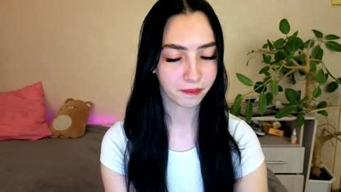 Snapshot of wildkittenx_ chatting on 05-16-26, 06:32 Alena online show from 05-16-26, 06:32