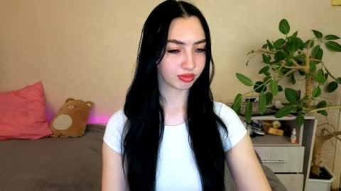 Snapshot of wildkittenx_ chatting on 05-16-26, 06:43 Alena online show from 05-16-26, 06:43