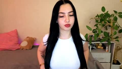 Snapshot of wildkittenx_ chatting on 05-16-26, 10:36 Alena online show from 05-16-26, 10:36