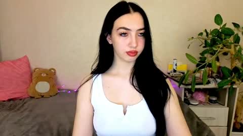 Snapshot of wildkittenx_ chatting on 05-17-26, 05:27 Alena online show from 05-17-26, 05:27