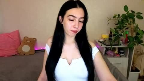 Snapshot of wildkittenx_ chatting on 05-19-26, 05:03 Alena online show from 05-19-26, 05:03
