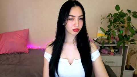Snapshot of wildkittenx_ chatting on 05-20-26, 05:13 Alena online show from 05-20-26, 05:13