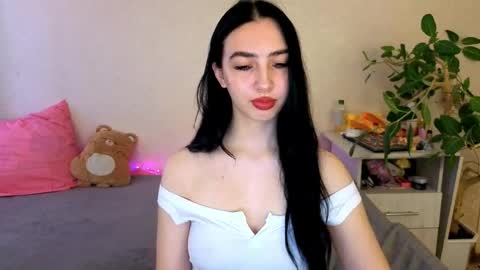 Snapshot of wildkittenx_ chatting on 05-21-26, 05:47 Alena online show from 05-21-26, 05:47