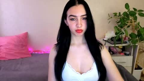 Snapshot of wildkittenx_ chatting on 05-22-26, 05:25 Alena online show from 05-22-26, 05:25