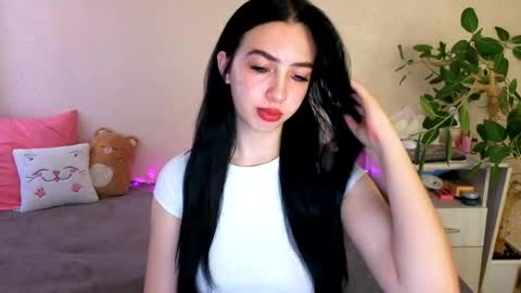 Snapshot of wildkittenx_ chatting on 05-24-26, 05:01 Alena online show from 05-24-26, 05:01