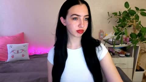 Snapshot of wildkittenx_ chatting on 05-25-26, 05:02 Alena online show from 05-25-26, 05:02