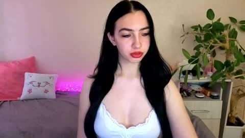 Snapshot of wildkittenx_ chatting on 05-26-26, 04:08 Alena online show from 05-26-26, 04:08