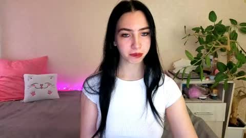 Snapshot of wildkittenx_ chatting on 05-27-26, 04:09 Alena online show from 05-27-26, 04:09