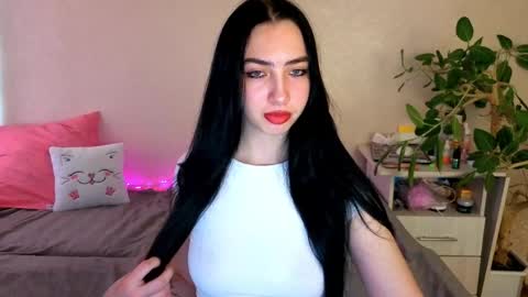 Snapshot of wildkittenx_ chatting on 05-29-26, 04:10 Alena online show from 05-29-26, 04:10