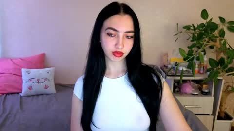 Snapshot of wildkittenx_ chatting on 06-01-26, 04:14 Alena online show from 06-01-26, 04:14