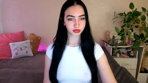 Snapshot of wildkittenx_ chatting on 06-04-26, 04:18 Alena online show from 06-04-26, 04:18