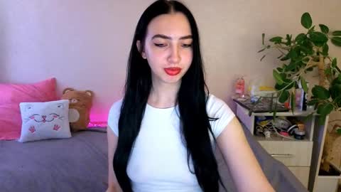 Snapshot of wildkittenx_ chatting on 06-05-26, 06:52 Alena online show from 06-05-26, 06:52