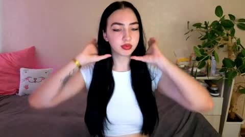 Snapshot of wildkittenx_ chatting on 06-07-26, 04:05 Alena online show from 06-07-26, 04:05