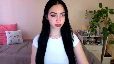 Snapshot of wildkittenx_ chatting on 06-08-26, 04:02 Alena online show from 06-08-26, 04:02