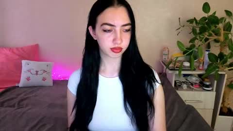 Snapshot of wildkittenx_ chatting on 06-09-26, 04:02 Alena online show from 06-09-26, 04:02