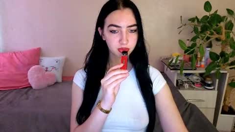 Snapshot of wildkittenx_ chatting on 06-12-26, 04:11 Alena online show from 06-12-26, 04:11