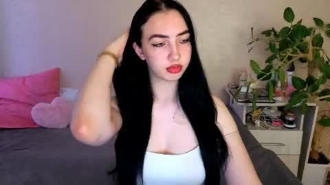 Snapshot of wildkittenx_ chatting on 06-14-26, 04:03 Alena online show from 06-14-26, 04:03