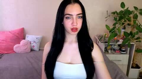 Snapshot of wildkittenx_ chatting on 06-16-26, 05:54 Alena online show from 06-16-26, 05:54