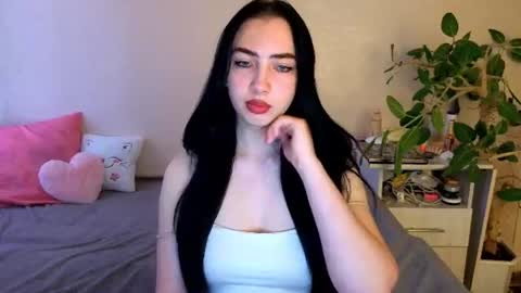 Snapshot of wildkittenx_ chatting on 06-17-26, 04:04 Alena online show from 06-17-26, 04:04