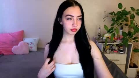 Snapshot of wildkittenx_ chatting on 06-20-26, 04:15 Alena online show from 06-20-26, 04:15
