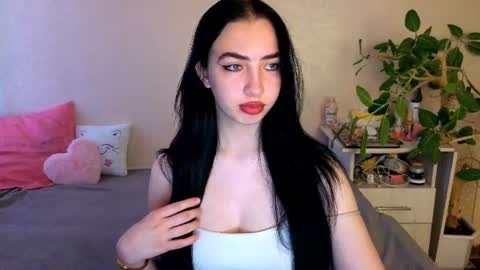 Snapshot of wildkittenx_ chatting on 06-21-26, 03:53 Alena online show from 06-21-26, 03:53