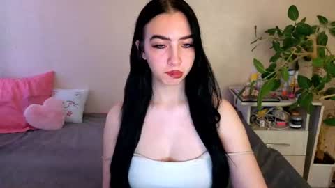 Snapshot of wildkittenx_ chatting on 06-23-26, 04:10 Alena online show from 06-23-26, 04:10