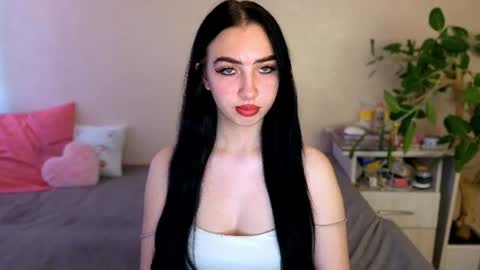 Snapshot of wildkittenx_ chatting on 06-24-26, 04:00 Alena online show from 06-24-26, 04:00