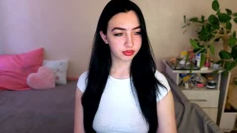 Snapshot of wildkittenx_ chatting on 06-25-26, 04:12 Alena online show from 06-25-26, 04:12