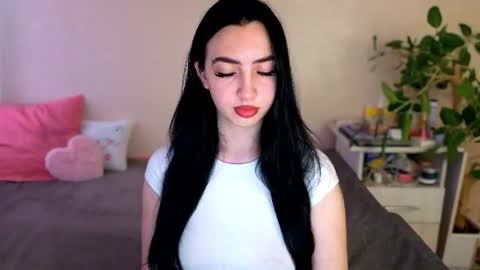 Snapshot of wildkittenx_ chatting on 06-27-26, 04:06 Alena online show from 06-27-26, 04:06