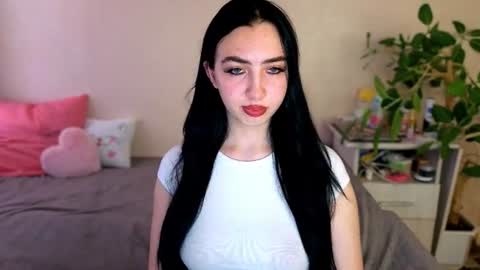 Snapshot of wildkittenx_ chatting on 06-30-26, 04:13 Alena online show from 06-30-26, 04:13