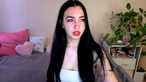 Snapshot of wildkittenx_ chatting on 07-01-26, 04:03 Alena online show from 07-01-26, 04:03