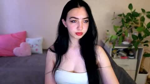 Snapshot of wildkittenx_ chatting on 07-02-26, 04:07 Alena online show from 07-02-26, 04:07